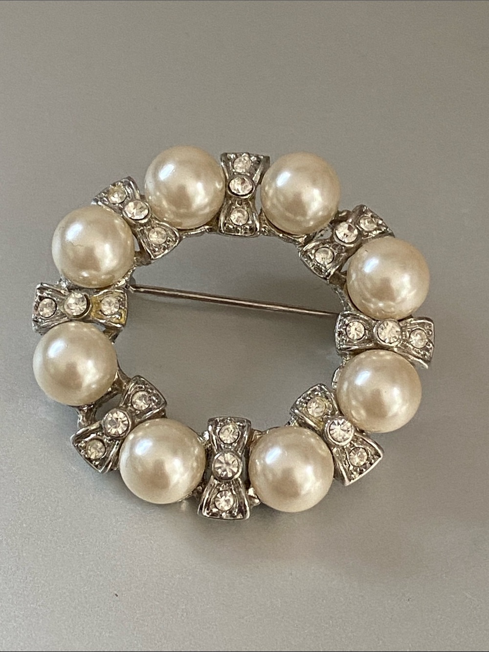 Classic faux Pearl and Crystal bow in Circle Brooch - Silver Tone